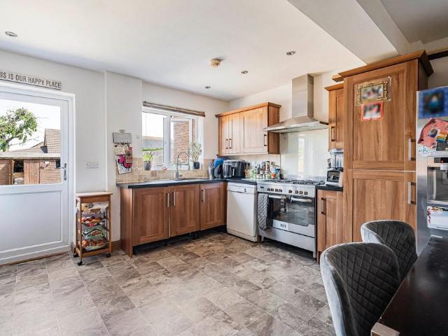 5 bedroom semi detached house for sale