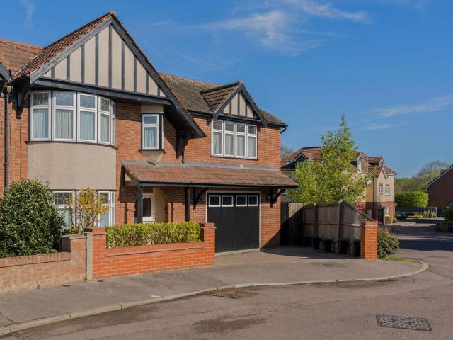 5 bedroom semi detached house for sale