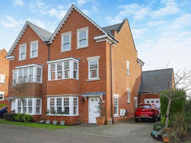 5 bedroom semi detached house for sale