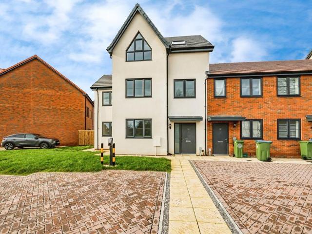 5 bedroom semi detached house for sale