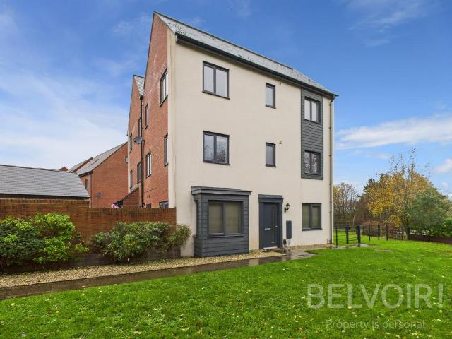 5 bedroom semi detached house for sale