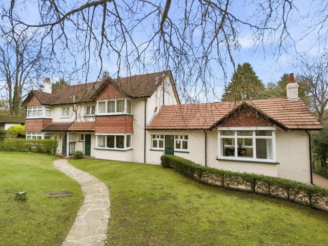 5 bedroom semi detached house for sale