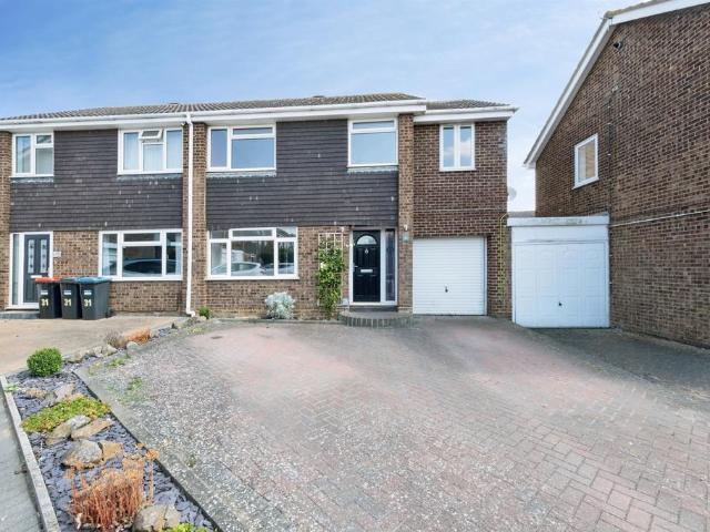 5 bedroom semi detached house for sale