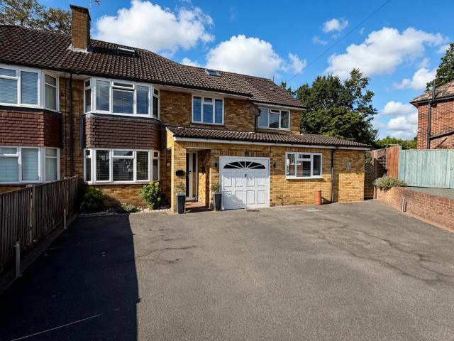 5 bedroom semi detached house for sale