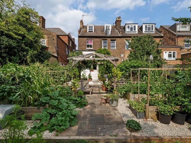 5 bedroom semi detached house for sale