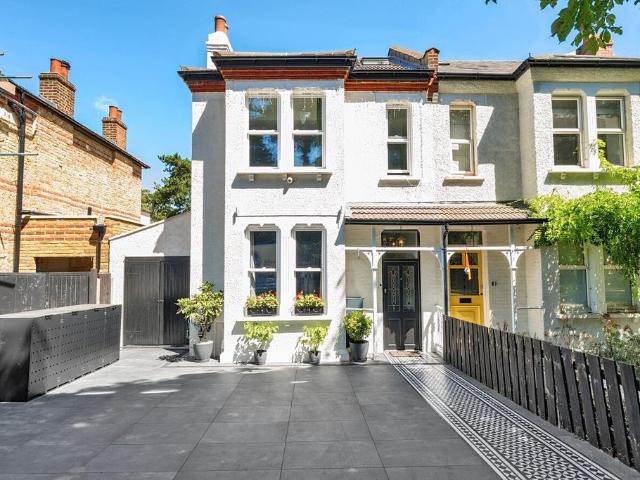 5 bedroom semi detached house for sale