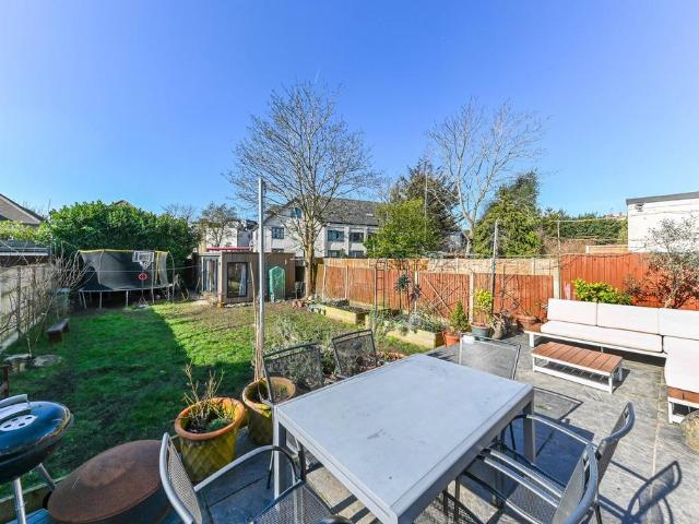5 bedroom semi detached house for sale