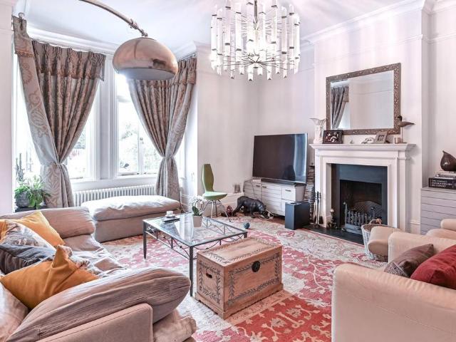 5 bedroom semi detached house for sale