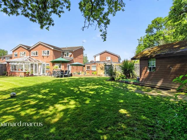 5 bedroom semi detached house for sale