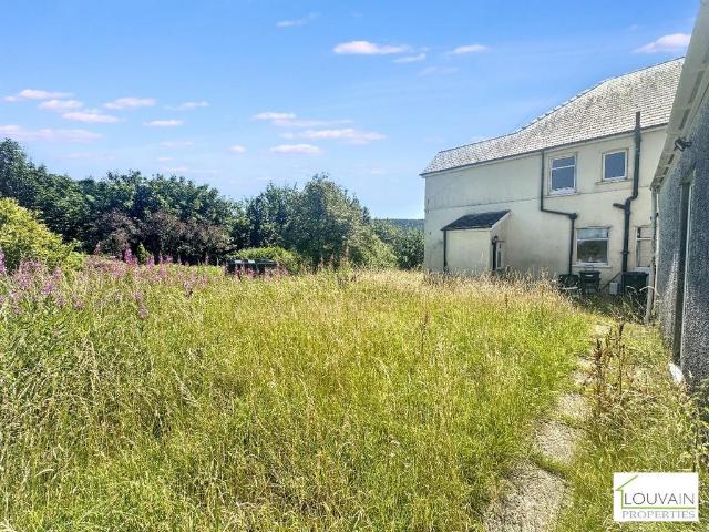 5 bedroom semi detached house for sale