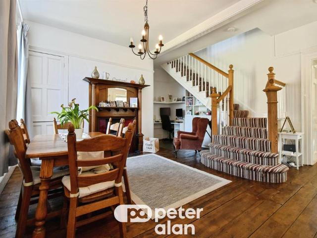 5 bedroom semi detached house for sale