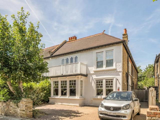 5 bedroom semi detached house for sale