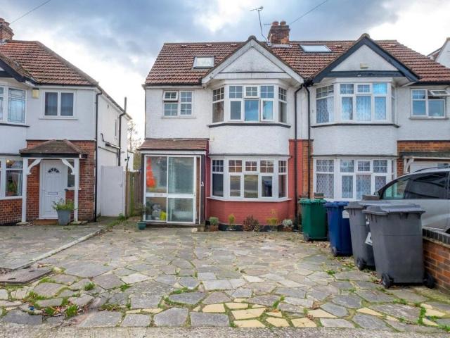 5 bedroom semi detached house for sale
