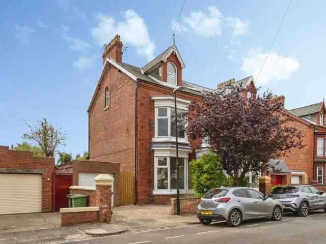 5 bedroom semi detached house for sale