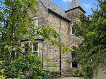 5 bedroom semi detached house for sale