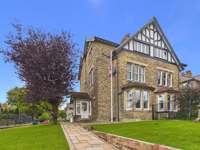 5 bedroom semi detached house for sale