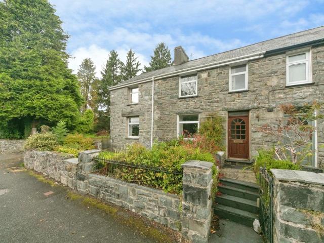 5 bedroom semi detached house for sale