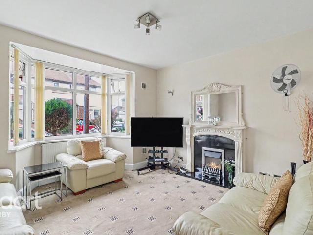 5 bedroom semi detached house for sale