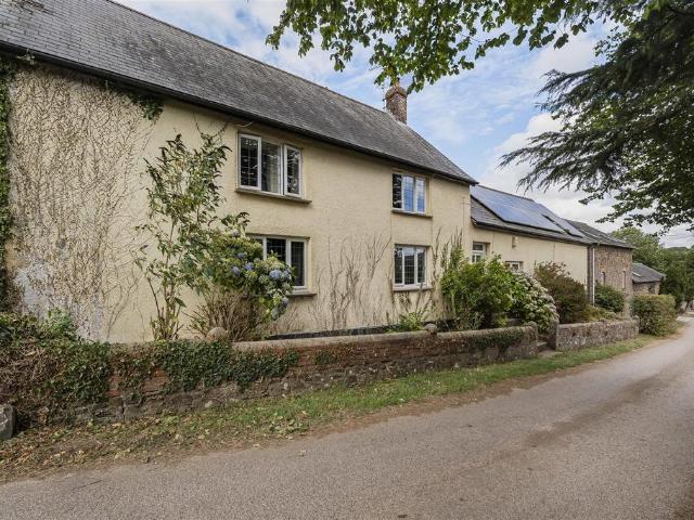 5 bedroom semi detached house for sale