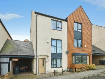 5 bedroom semi detached house for sale