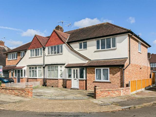 5 bedroom semi detached house for sale