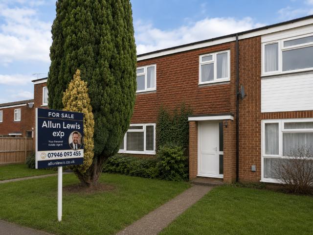 5 bedroom semi detached house for sale