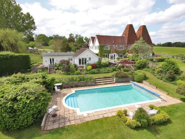 5 bedroom semi detached house for sale