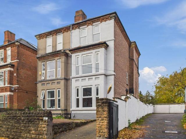 5 bedroom semi detached house for sale