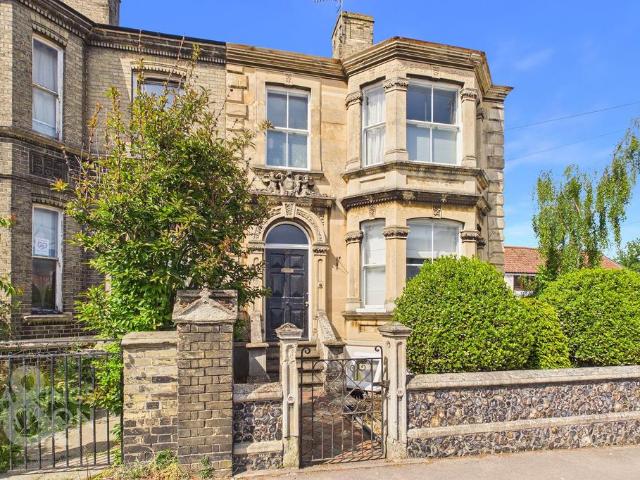5 bedroom semi detached house for sale