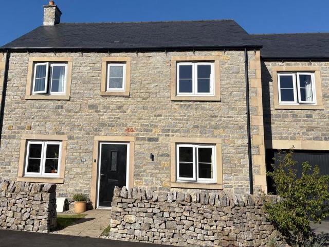 5 bedroom semi detached house for sale