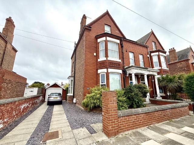 5 bedroom semi detached house for sale