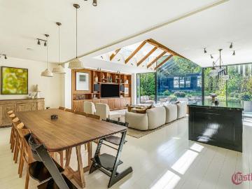 5 bedroom semi detached house for sale