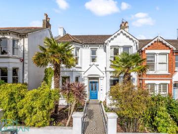 5 bedroom semi detached house for sale