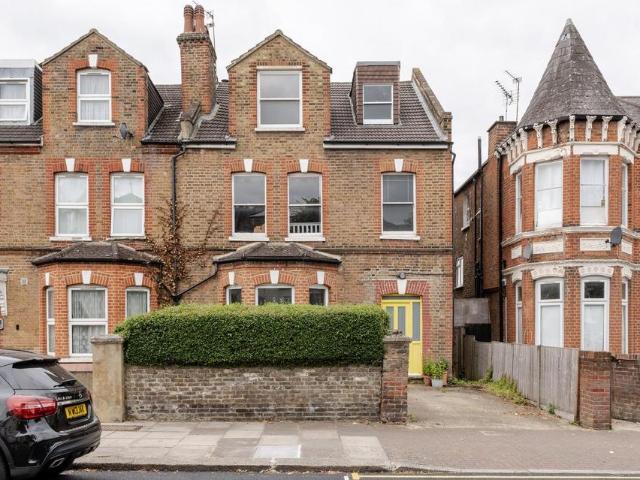 5 bedroom semi detached house for sale