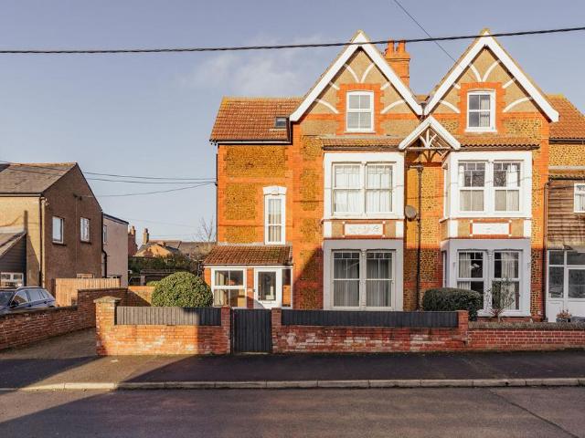 5 bedroom semi detached house for sale