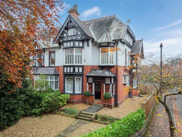 5 bedroom end of terrace house for sale