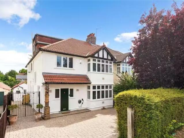 5 bedroom semi detached house for rent in Bell Barn Road, Bris.