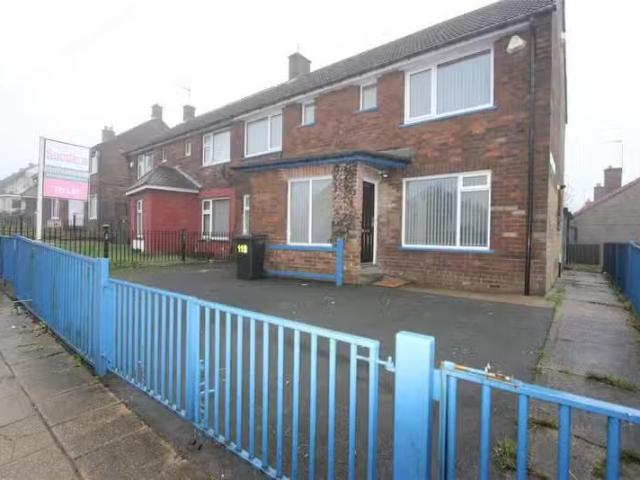 5 bedroom semi detached house for rent in Broadstone Way, Brad.
