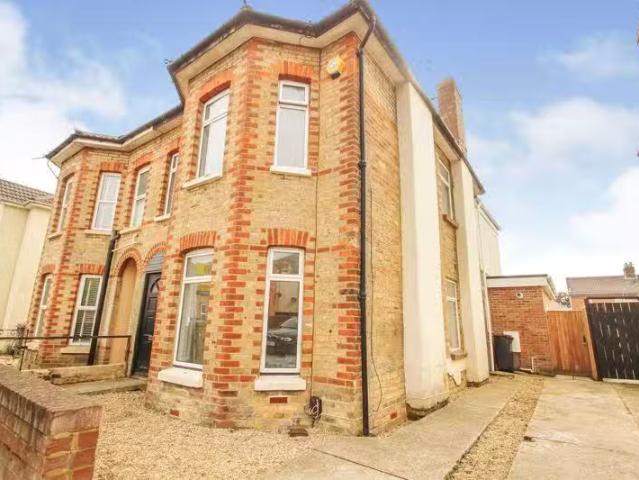 5 bedroom semi detached house for rent in Charminster, Bournem.