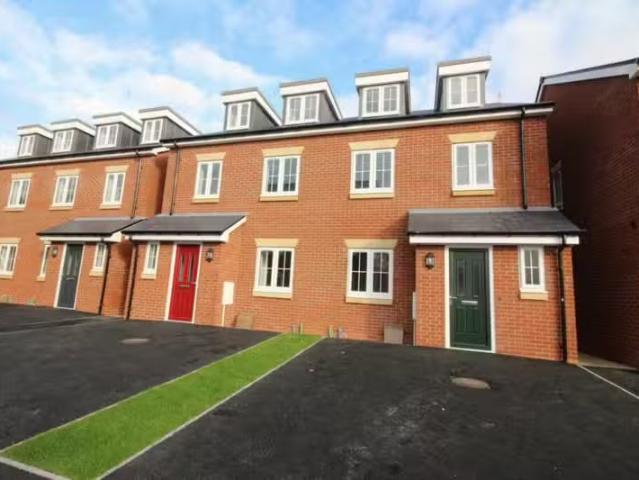 5 bedroom semi detached house for rent in Hazelwood Gardens, O.