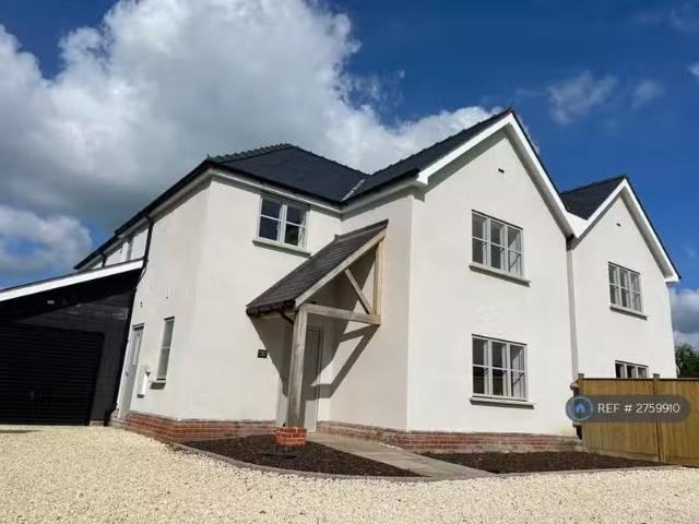 5 bedroom semi detached house for rent in Main Street, Westley.