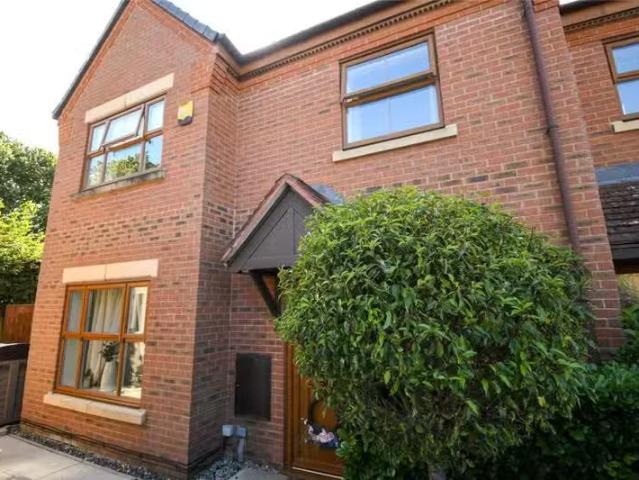5 bedroom semi detached house for rent in Meadowbank Drive, Li.
