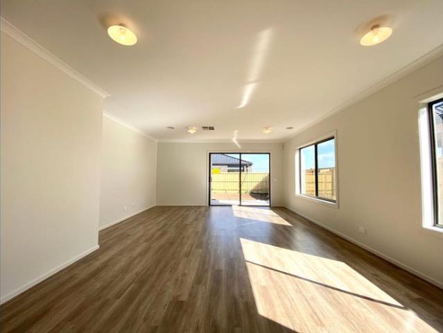 5 Bedroom Spacious Family Home in Prime Tarneit Location