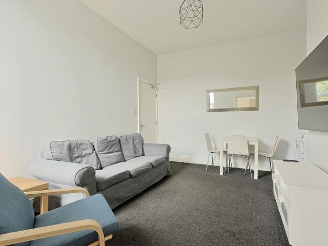 5 bedroom Student Maisonette to rent in Simonside Terrace, Heaton, Newcastle Upon Tyne, NE6