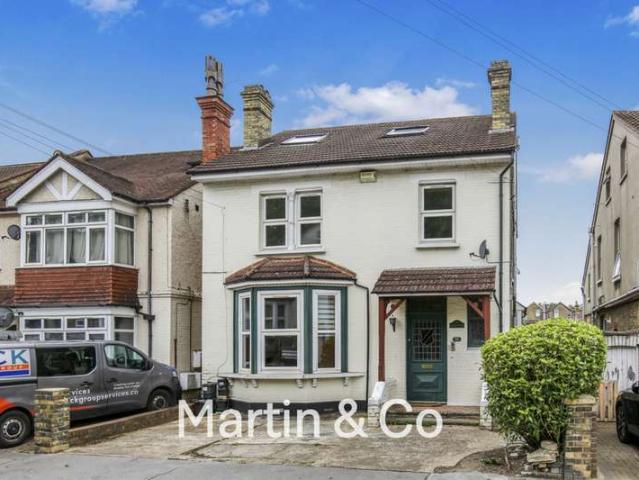 5 Bedroom Studio Flat