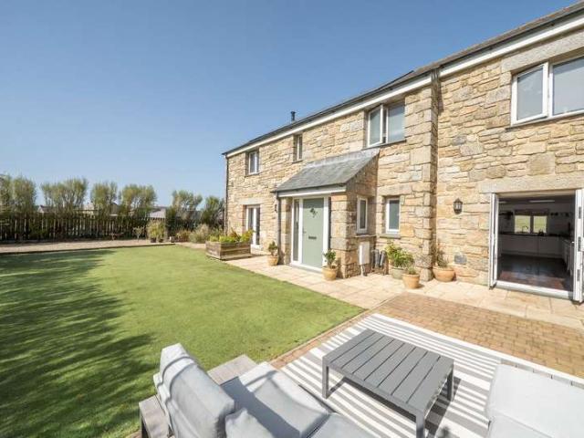 5 Bedroom Studio Flat