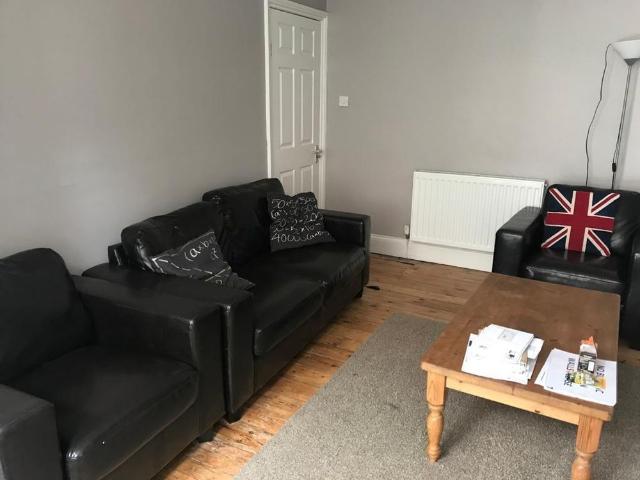 5 bedroom private hall to rent