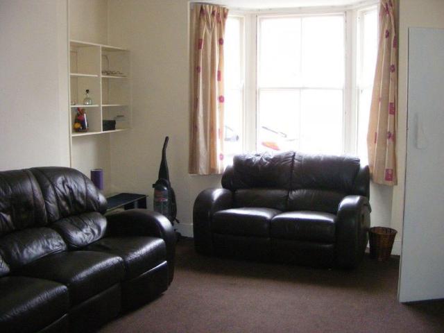 5 bedroom private hall to rent