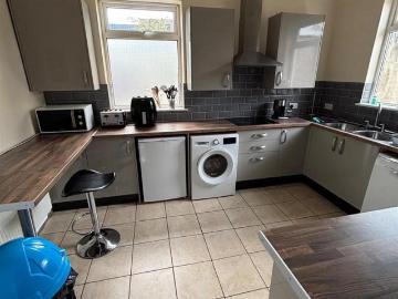 5 bedroom private halls to rent