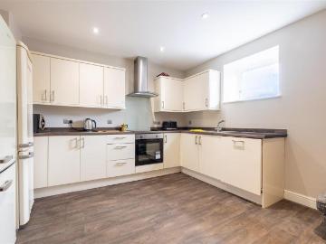 5 bedroom private halls to rent